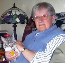 Mum and Kiki meet for the first time (June 18, 2007; Spokane, WA).