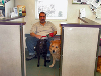 Wilbert with Foofer and Rainee in the waiting room at the Animal Medical Clinic (05/30/06).